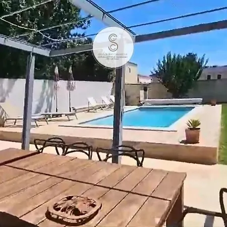 Maison Megeve Arles Fourques